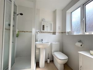 Ensuite- click for photo gallery